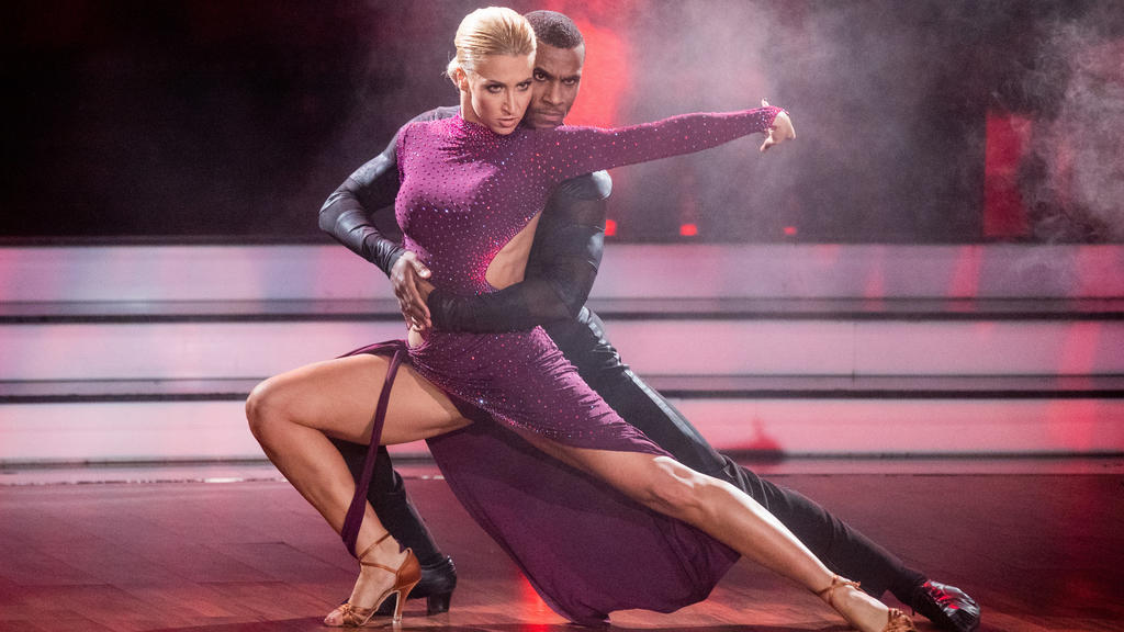 Leidenschaft pur auf dem „Let’s Dance“-Parkett: Kathrin Menzinger und Tijan Njie in ihrem Element.