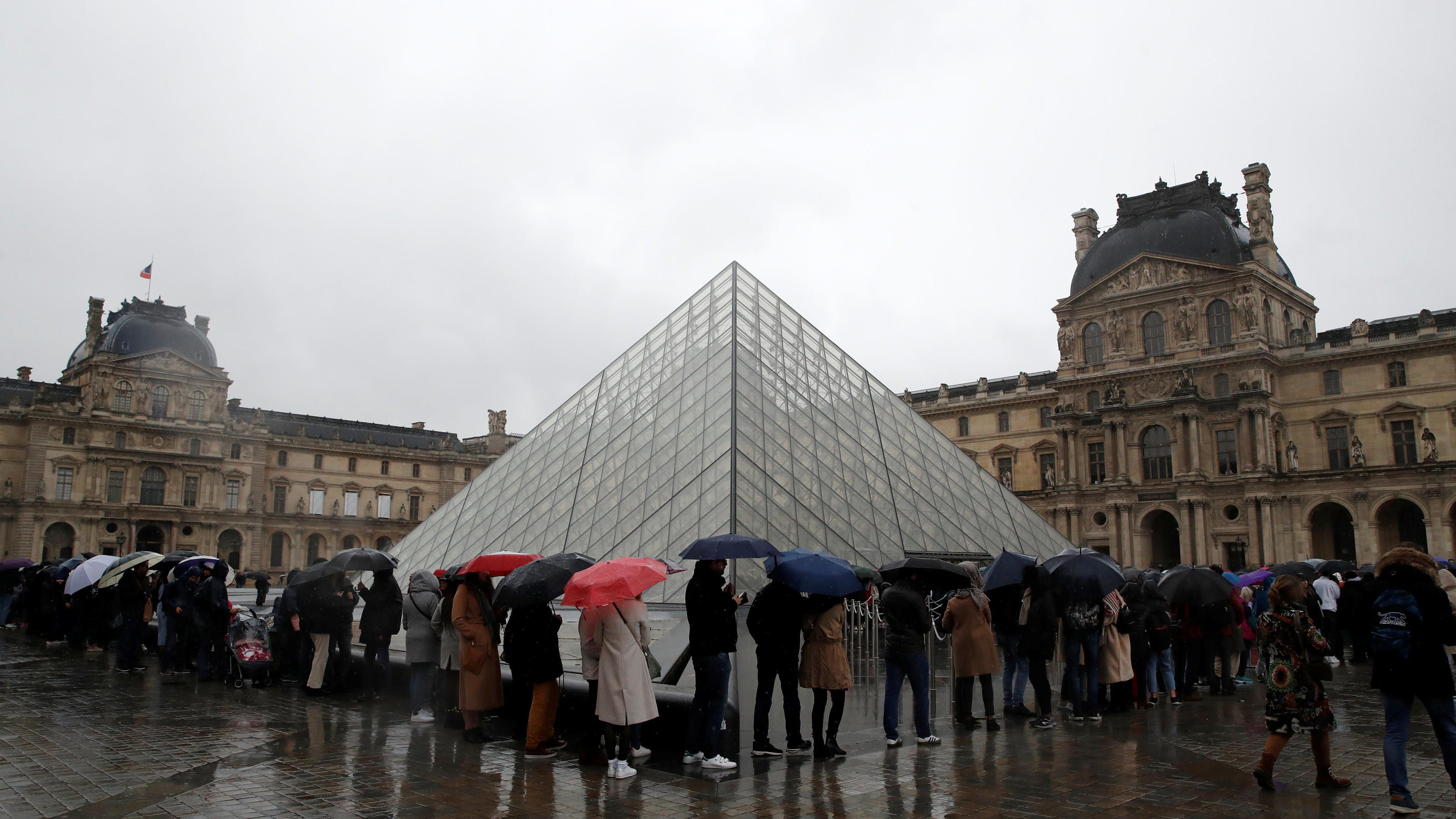 People line up at the Louvre Museum as the staff closed the museum during a staff meeting about the coronavirus outbreak, in Paris, France, March 1, 2020. REUTERS/Gonzalo Fuentes