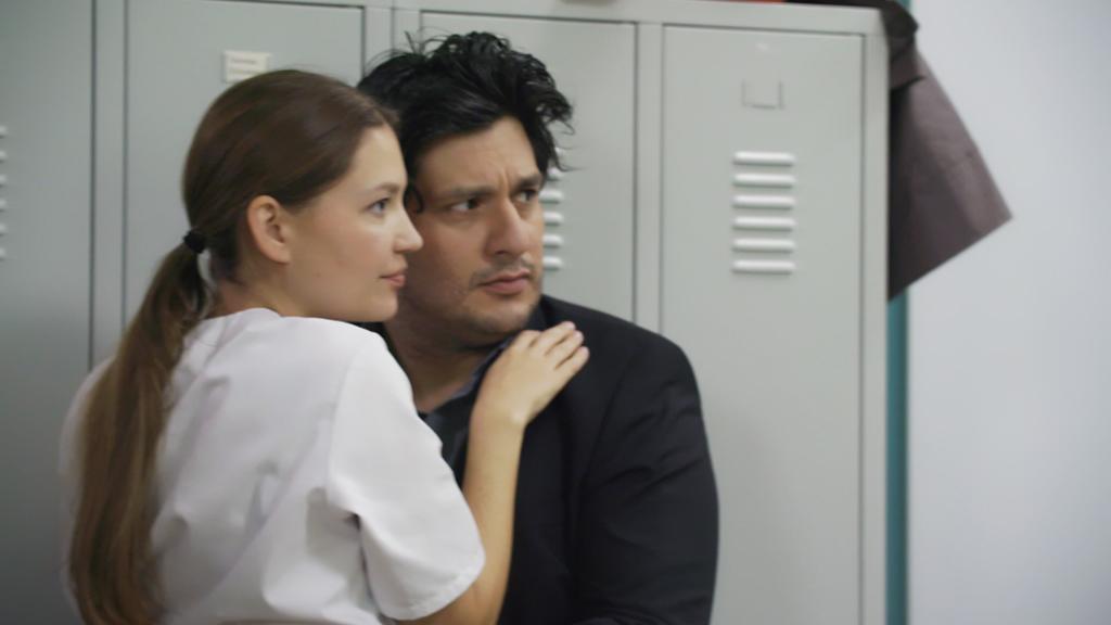 AWZ: Nathalie und Maximilian werden in flagranti erwischt.