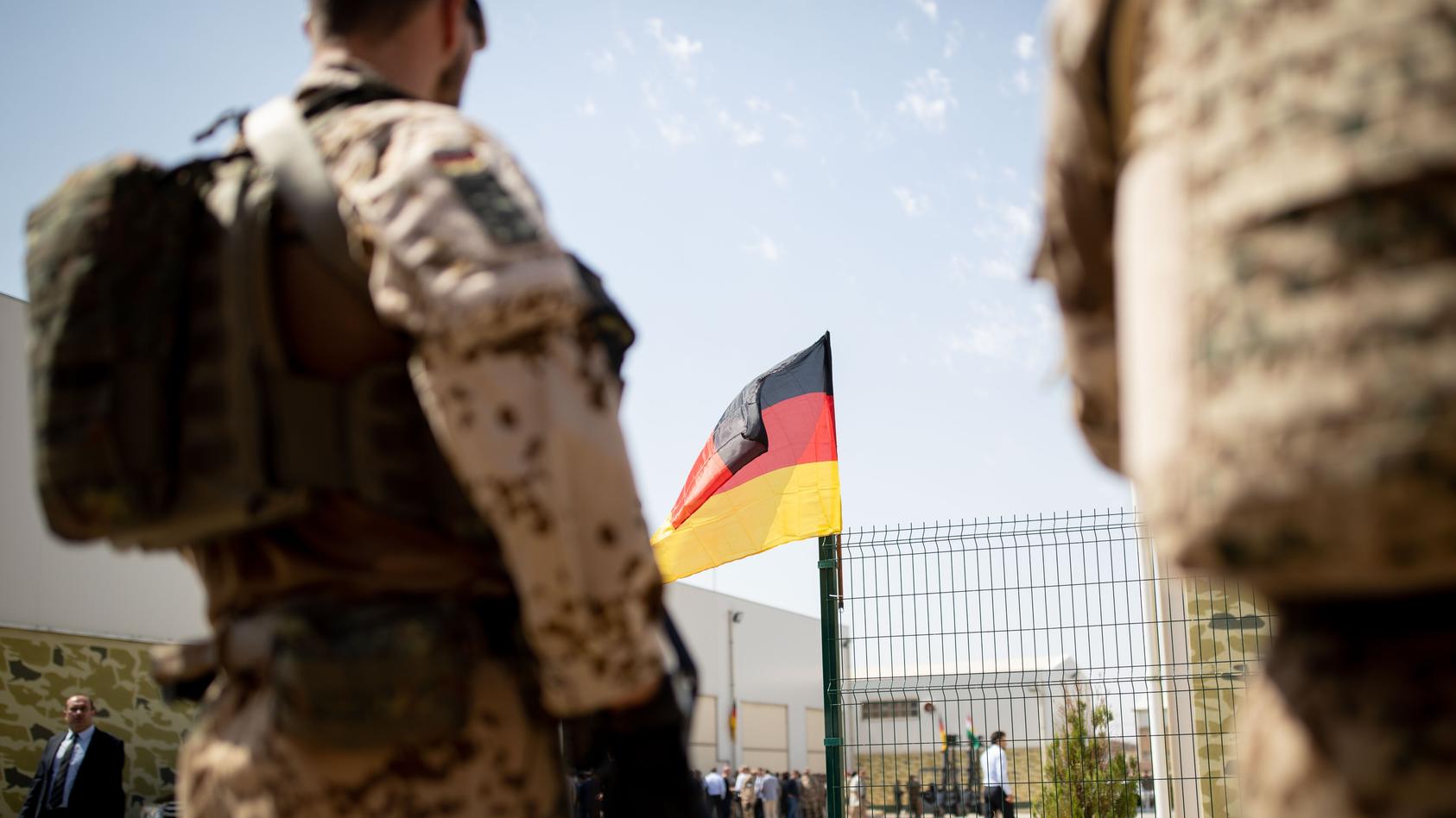 Deutsche Bundeswehrsoldaten auf Patrouille im Irak.