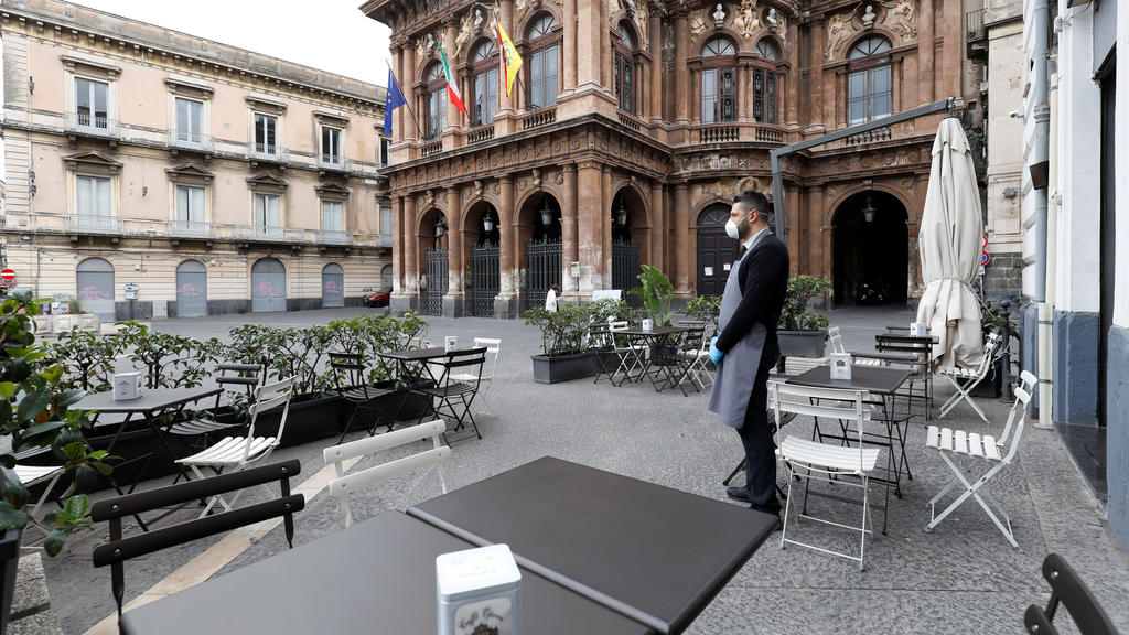Teatro Massimo square of Catania is virtually deserted after a decree orders for the whole of Italy to be on lockdown in an unprecedented clampdown aimed at beating the coronavirus, in Catania, Italy, March 10, 2020. REUTERS/Antonio Parrinello
