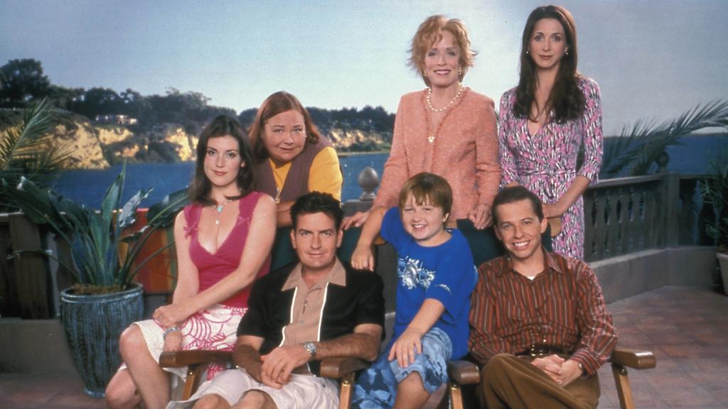 Two and a Half Men: Melanie Lynskey, Conchata Ferrell, Holland Taylor, Marin Hinkle, Charlie Sheen, Angus T. Jones, Jon Cryer 2005 PUBLICATIONxINxGERxSUIxAUTxONLY 30736409