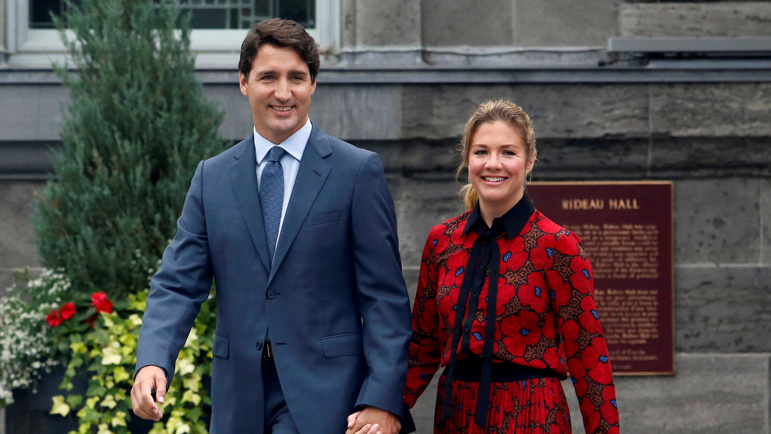 FILE PHOTO: Canada's Prime Minister Justin Trudeau and his wife Sophie Gregoire Trudeau leave Rideau Hall after asking Governor General Julie Payette to dissolve Parliament, and mark the start of a federal election campaign in Canada, in Ottawa, Onta