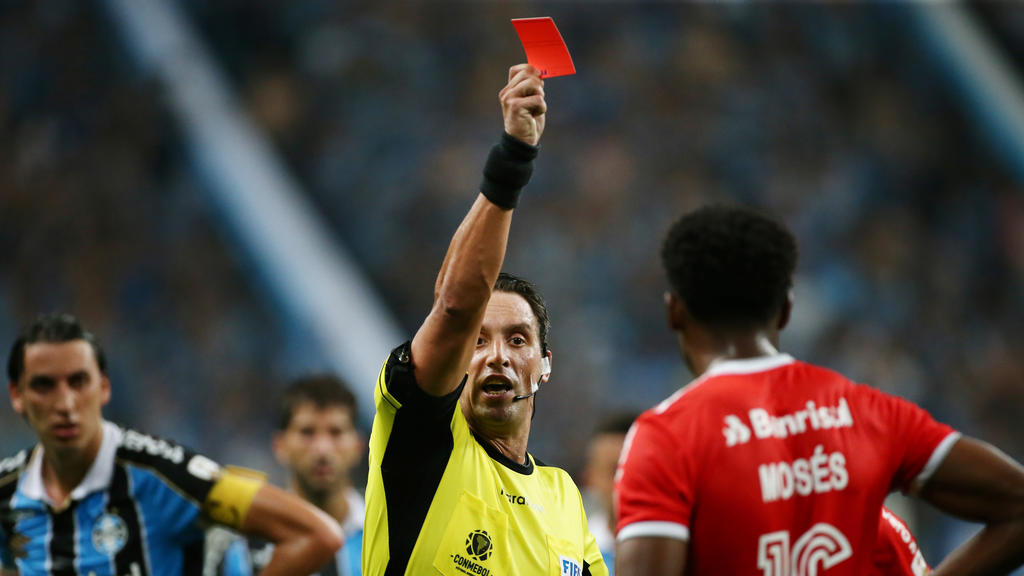 Soccer Football - Copa Libertadores - Group E - Gremio v Internacional - Arena do Gremio, Porto Alegre, Brazil - March 12, 2020 Internacional's Moises is shown a red card by referee Fernando Rapallini REUTERS/Diego Vara