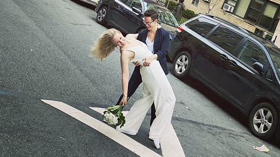 Heiraten auf der Straße - Not macht erfinderisch in der Corona-Krise