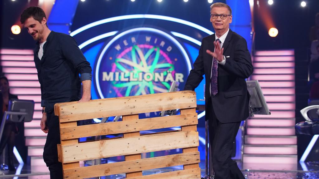 Mit der Europalette zur Million! Der frisch gebackene WWM-Millionär Ronald Tenholte mit Moderator Günther Jauch