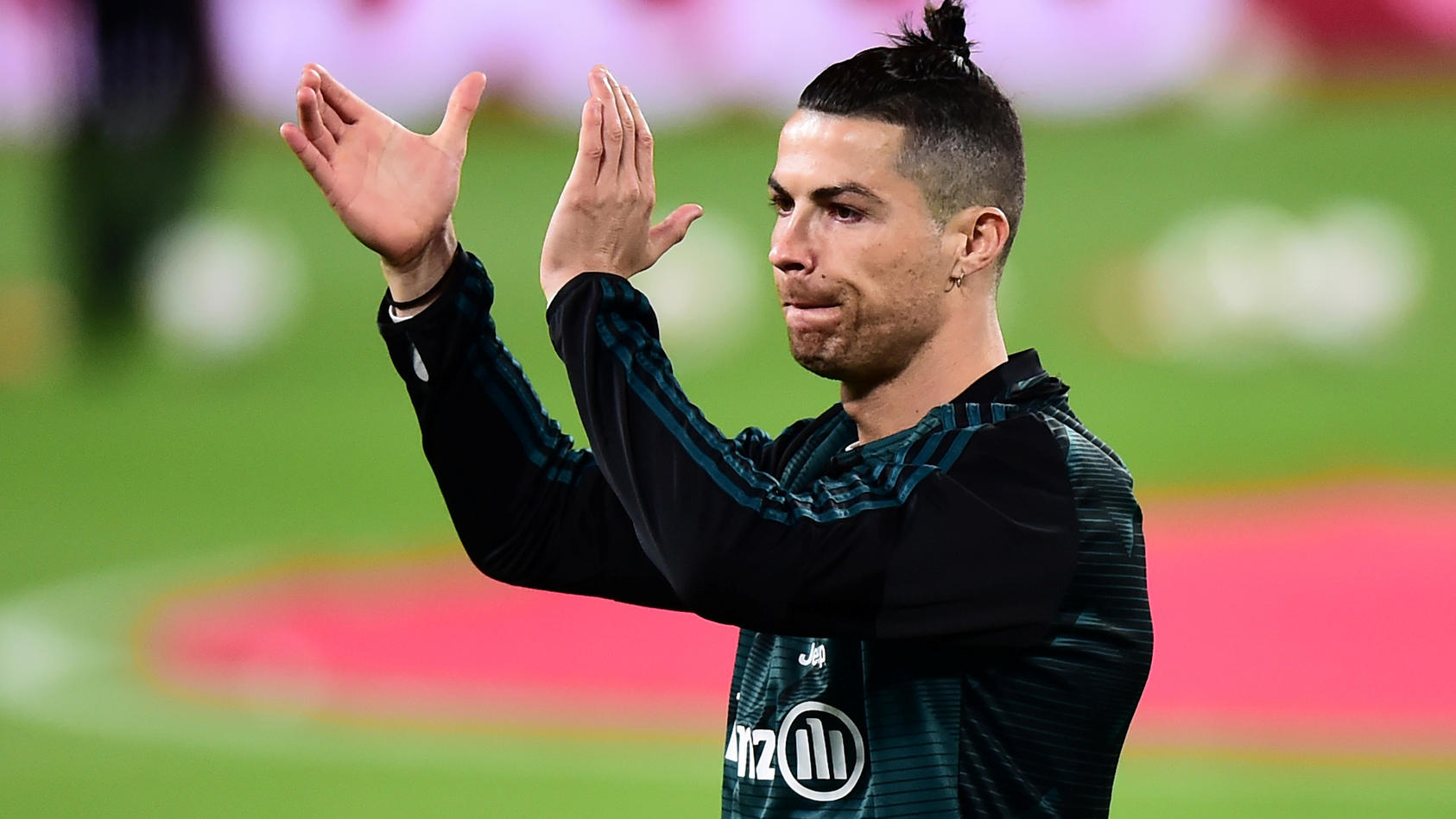 Soccer Football - Serie A - Juventus v Inter Milan - Allianz Stadium, Turin, Italy - March 8, 2020   Juventus' Cristiano Ronaldo applauds during the warm up as the match is played behind closed doors as the number of coronavirus cases grows around th
