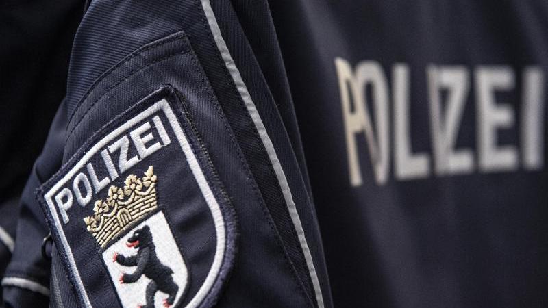 Zwei Berliner Polizisten stehen im Verdacht, während ihres Dienstes Drogen konsumiert zu haben (Symbolbild).