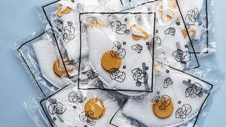 ILLUSTRATION - 25.03.2020, Schweiz, Zürich: In durchsichtigen Hüllen eingepackte Atemschutzmasken der Kategorie FFP3 liegen auf einem Haufen. Foto: Christian Beutler/KEYSTONE/dpa +++ dpa-Bildfunk +++