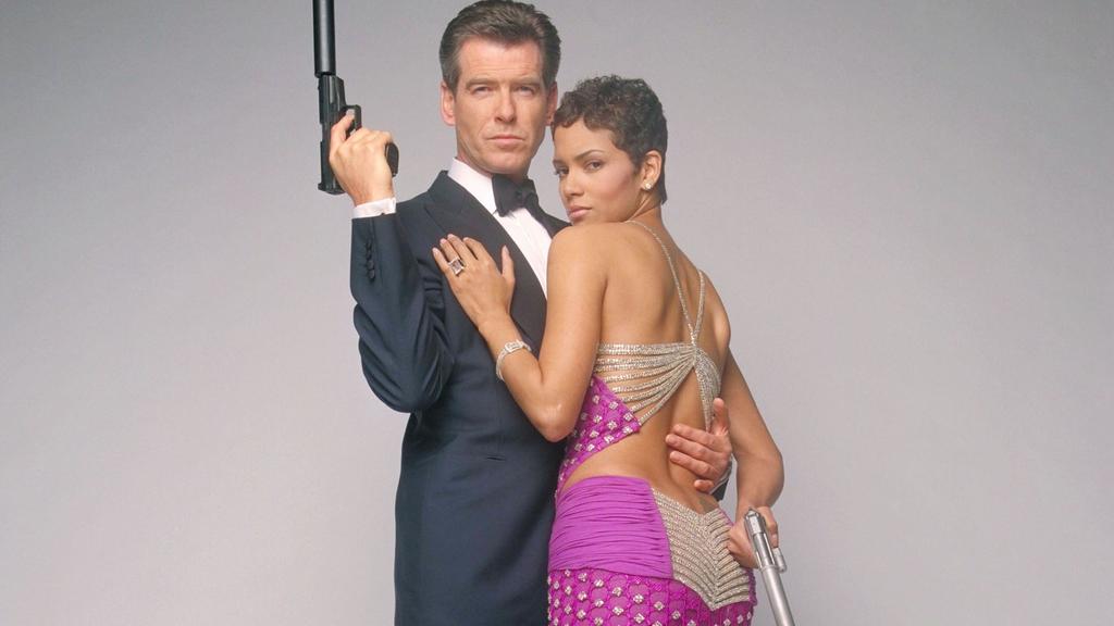 James Bond (Pierce Brosnan), Geheimagent Ihrer Majestät, ist wieder unterwegs - in tödlicher Mission: Es gilt einen Verräter zu entlarven und einen Krieg von katastrophalen Ausmaßen zu verhindern. Ihm zur Seite steht die gefährlich attraktive Jinx (H