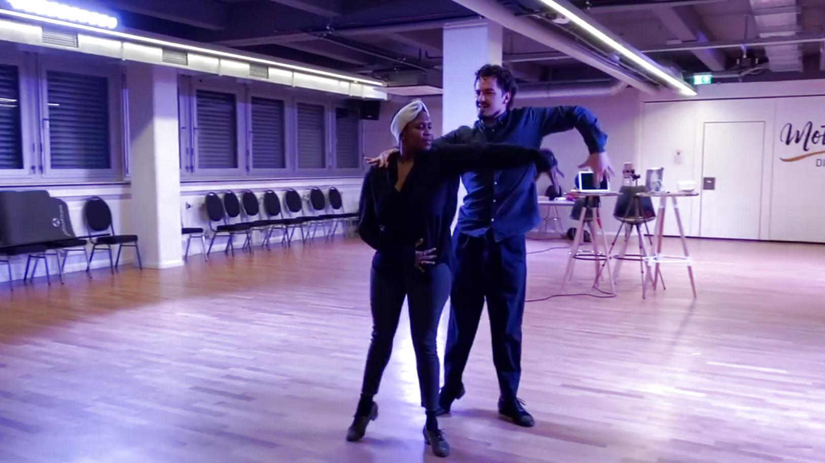 Motsi Mabuse tanzt mit ihrem Ehemann Evgenij Voznyuk auf Pietro Lombardis Song „Kämpferherz“