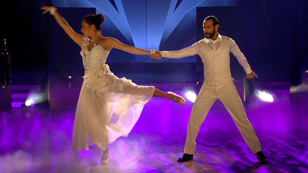 Lili Paul-Roncalli und Massimo Sinató verzaubern in der 5. "Let's Dance"-Show mit dem Langsamen Walzer auf "Je Suis Malade"