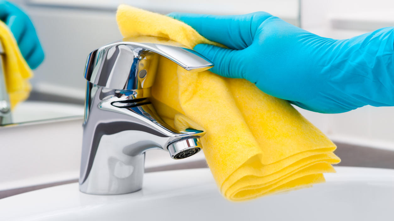fünf hygiene-fehler im badezimmer, die viele beim putzen machen