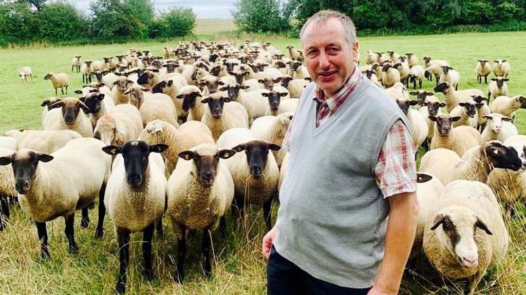 "Bauer sucht Frau"-Kultstar Schäfer Heinrich und seine Lämmer