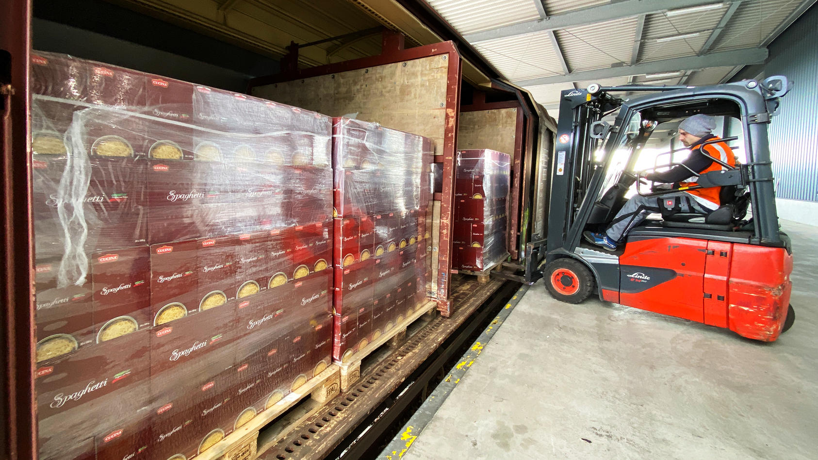 ALDI lässt mehr als 200 Tonnen Pasta in Sonderzügen aus Italien kommen