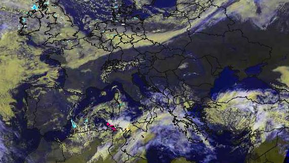 Viele Wolken tummeln sich derzeit am Mittelmeer  (Satellitenaufnahme von Freitag, 03.04., 8 Uhr)