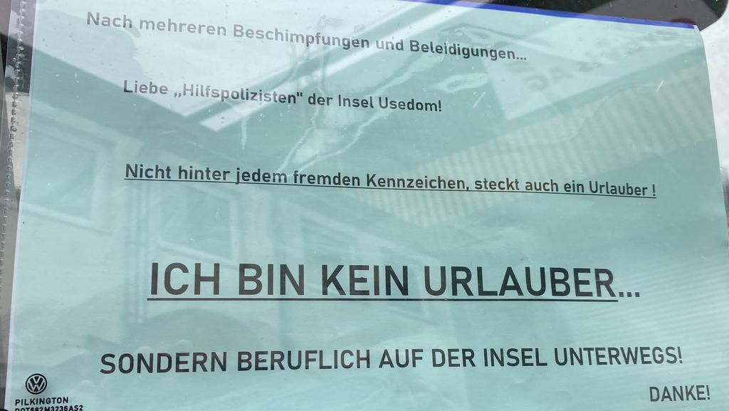 Dieser Autofahrer ist offensichtlich genervt von Hilfspolizisten