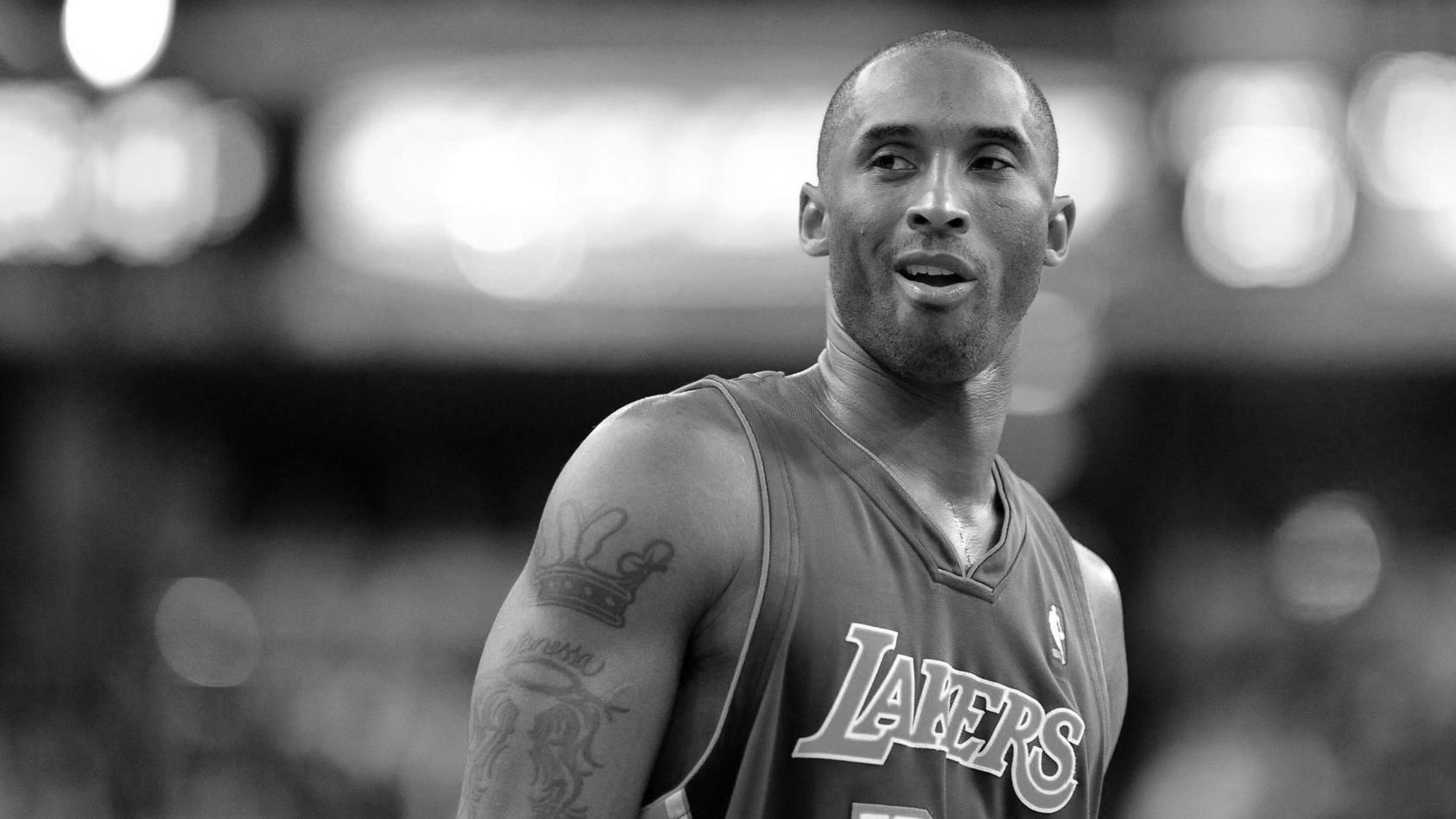  March 16, 2010: Kobe Bryant 24 of the Los Angeles Lakers during the game between the Sacramento Kings and the Los Angeles Lakers at Arco Arena in Sacramento, CA.   PUBLICATIONxINxGERxSUIxAUTxONLY - ZUMAcm3