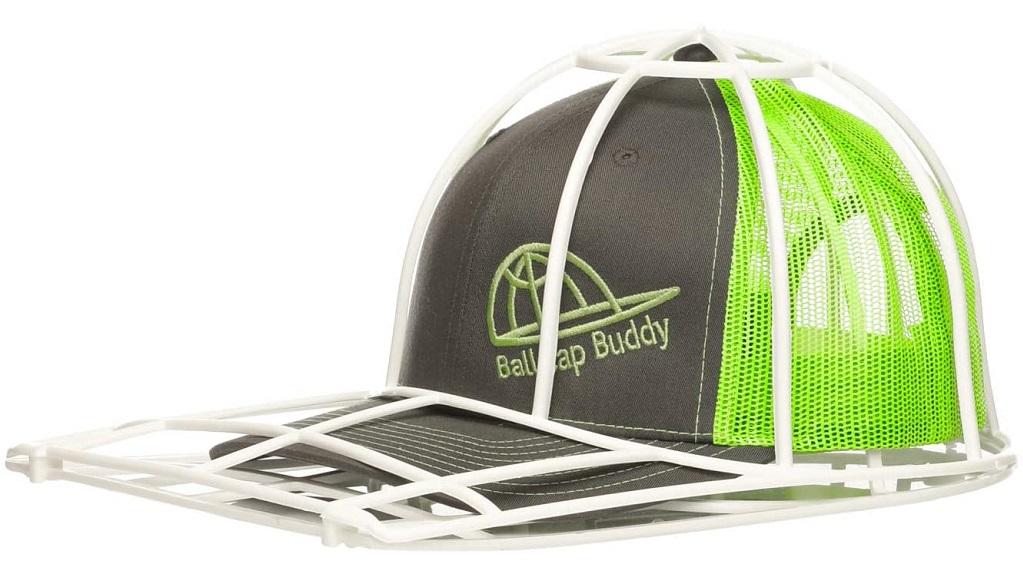 Der Ballcap Buddy ermöglicht das Waschen von Baseballkappen in der Spülmaschine.