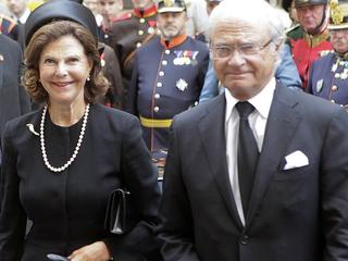 Sweden's King Carl Gustaf (R) his wife Queen Silvia arrive for the funeral of Otto von Habsburg-Lothringen at St. Stephen's Cathedral in Vienna, July 16, 2011.  Otto Habsburg-Lothringen, the eldest son of the last Austrian emperor who became a champion of European unity, died at the age of 98 at his home in Germany on July 4, 2011.  REUTERS/Herwig Prammer  (AUSTRIA - Tags: OBITUARY ROYALS)