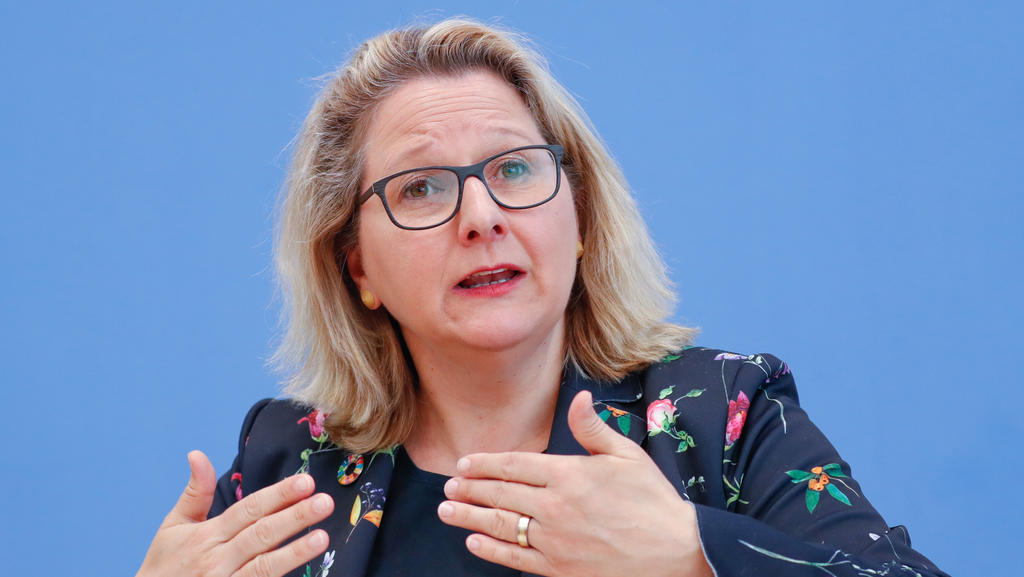 German Environment Minister Svenja Schulze attends a news conference, on the coronavirus disease (COVID-19), in Berlin, Germany, April 2, 2020. REUTERS/Fabrizio Bensch