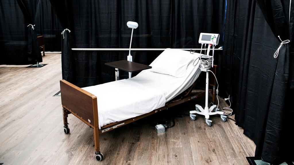 A bed is seen set up in a temporary hospital located at the USTA Billie Jean King National Tennis Center before the press conference of New York City Mayor Bill De Blasio as the outbreak of the coronavirus disease (COVID-19) continues in the Queens b
