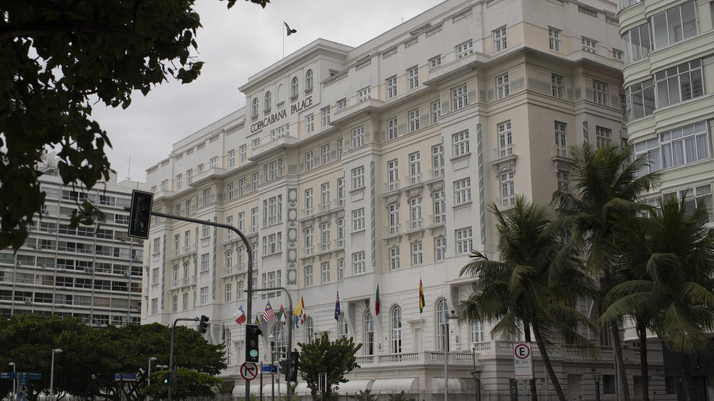 09.04.2020, Brasilien, Rio De Janeiro: Das berühmte Hotel «Copacabana Palace». Wegen der Covid-19-Pandemie hat das Hotel - eines der wenigen Fünf-Sterne-Hotels Brasilien, zum ersten Mal in den fast 100 Jahren seines Bestehens geschlossen. Am Osterwoc