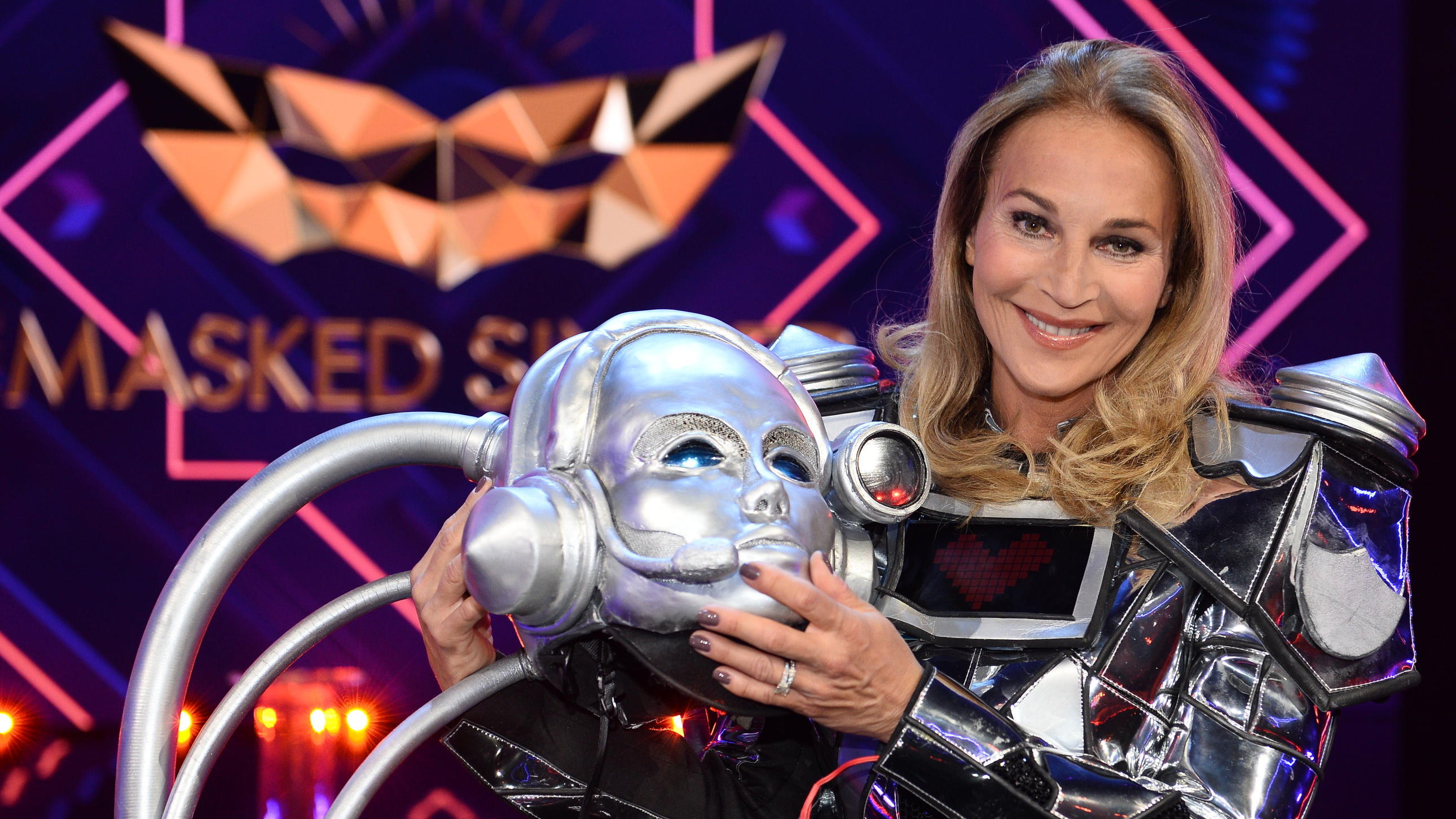 „The Masked Singer“: Der Roboter ist enttarnt - es ist Caroline Beil.