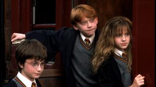  Warner Bros / DR HARRY POTTER A L ECOLE DES SORCIERS HARRY POTTER AND THE PHILOSOPHER S STONE / HARRY POTTER AND THE SORCERER S STONE de Chris Colombus 2001 USA avec Daniel Radcliffe, Rupert Grint et Emma Watson d aprs le roman de J.K Rowling PUBLICATIONxINxGERxSUIxAUTxONLY HARRY POTTER A L ECOLE DES SORCIERS 2001 05 NUR REDAKTIONELLE NUTZUNG & REDAKTIONELLE BUCHCOVER NUR IM KONTEXT DER FILMBERICHTERSTATTUNG