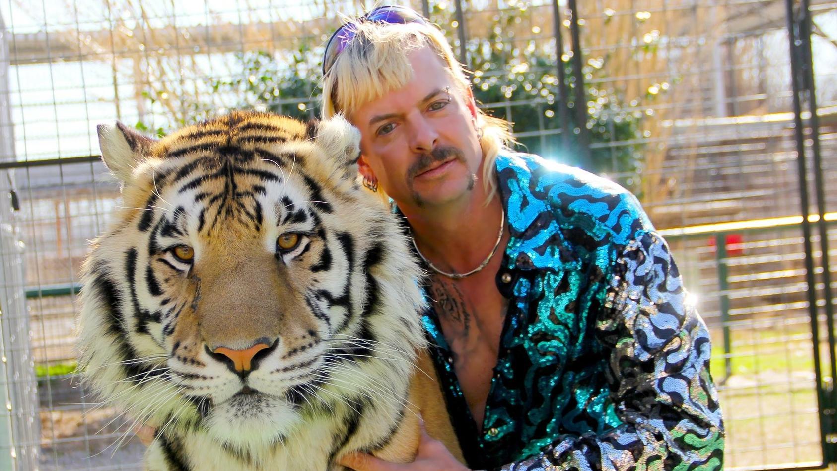 Joe Exotic aus Netflix-Serie "Tiger King" mit einem seiner Tiger
