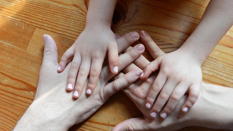 Partnersuche für Alleinerziehende: Lust auf Nähe trotz Kind