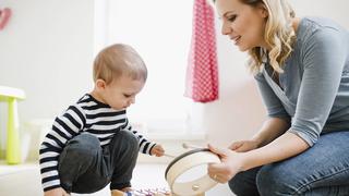 Mother and toddler son playing with musical instruments at home model released Symbolfoto property released PUBLICATIONxINxGERxSUIxAUTxHUNxONLY HAPF02832  