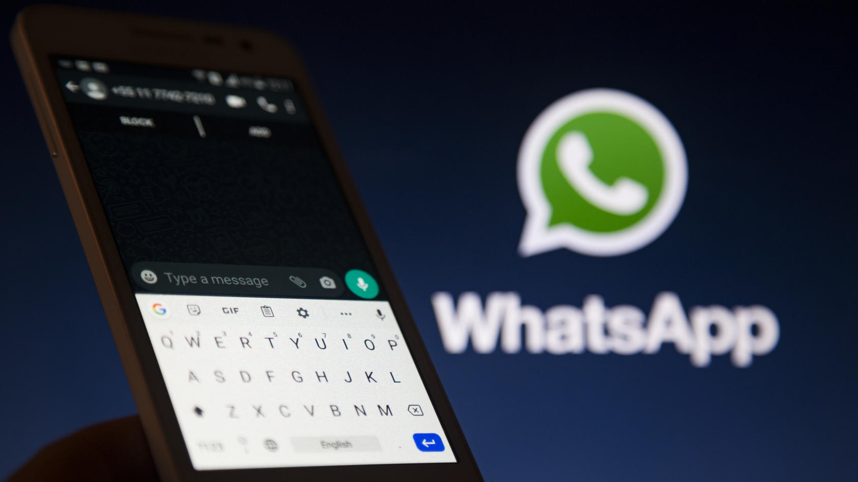 WhatsApp Limits Message Forwarding