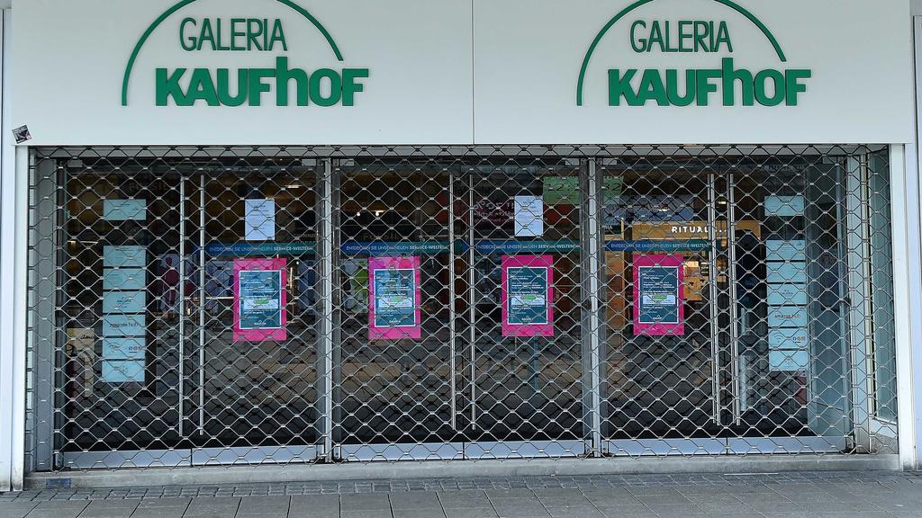 GALERIA Karstadt Kaufhof am 21.03.2020 in Essen Der Betriebsrat von Galeria Karstadt Kaufhof schlägt Alarm. Die Verordnungen zur Eindämmung der Coronavirus-Pandemie seien existenzbedrohend für Einzelhändler. In einem dramatischen Appell fordern die