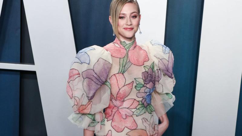 Lili Reinhart gönnt ihrem Hund CBD-Öl