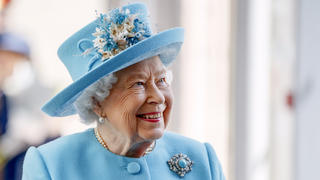 ARCHIV - 23.05.2019, Großbritannien, London: Königin Elizabeth II. von Großbritannien. Die Queen feiert am 21.04.2020 ihren 94. Geburtstag.      (zu dpa "Nichts als Ärger: Megxit, Andrew und Corona - die Queen wird 94") Foto: Tolga Akmen/PA Wire/dpa +++ dpa-Bildfunk +++