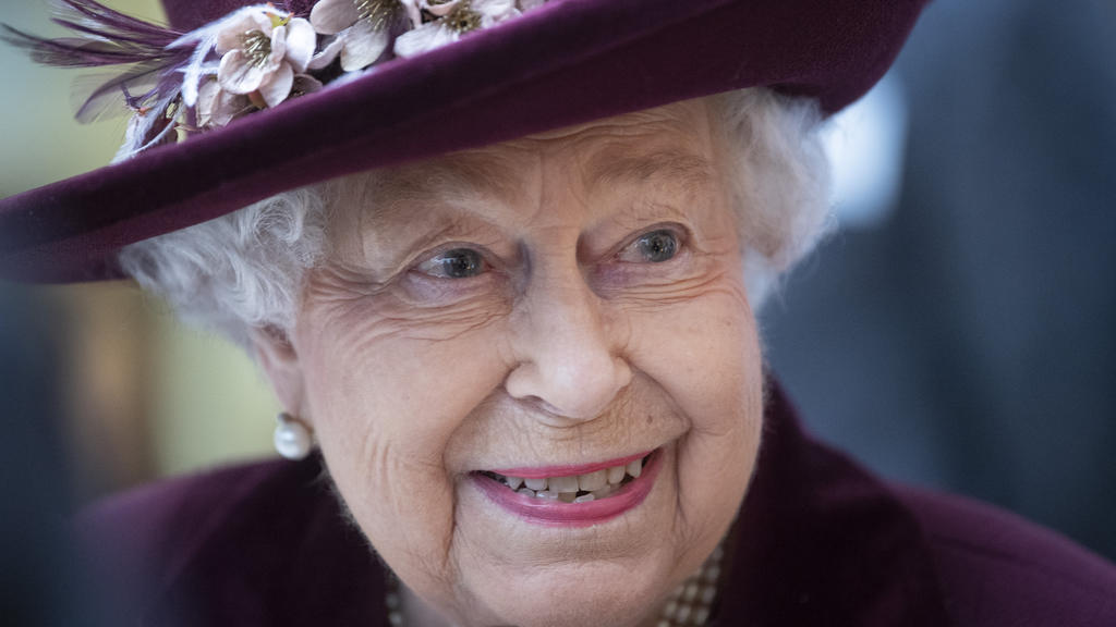 ARCHIV - 25.02.2020, Großbritannien, London: Königin Elisabeth II. von Großbritannien. Die Queen feiert am 21.04.2020 ihren 94. Geburtstag.      (zu dpa "Nichts als Ärger: Megxit, Andrew und Corona - die Queen wird 94") Foto: Victoria Jones/PA Wire/d