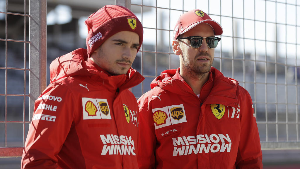 ARCHIV - 31.10.2019, USA, Austin: Motorsport: Formel-1-Weltmeisterschaft, Grand Prix der USA, Ankunft der Fahrer: Charles Leclerc (l) aus Monaco von Team Scuderia Ferrari und Sebastian Vettel aus Deutschland vom Team Scuderia Ferrari treffen an der R