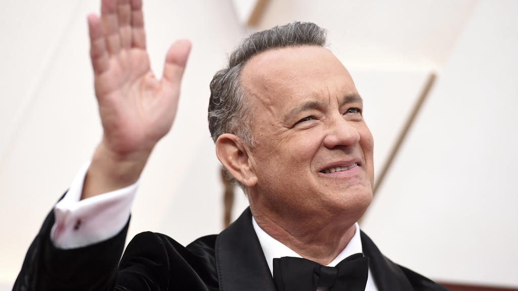 ARCHIV - 09.02.2020, USA, Los Angeles: Tom Hanks, US-Schauspieler, kommt zu der 92. Verleihung der Academy Awards in das Dolby Theatre. Nach seiner zweiwöchigen Covid-19-Quarantäne in Australien ist das Schauspieler-Ehepaar Tom Hanks und Rita Wilson 