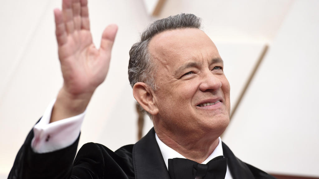 ARCHIV - 09.02.2020, USA, Los Angeles: Tom Hanks, US-Schauspieler, kommt zu der 92. Verleihung der Academy Awards in das Dolby Theatre. Nach seiner zweiwöchigen Covid-19-Quarantäne in Australien ist das Schauspieler-Ehepaar Tom Hanks und Rita Wilson
