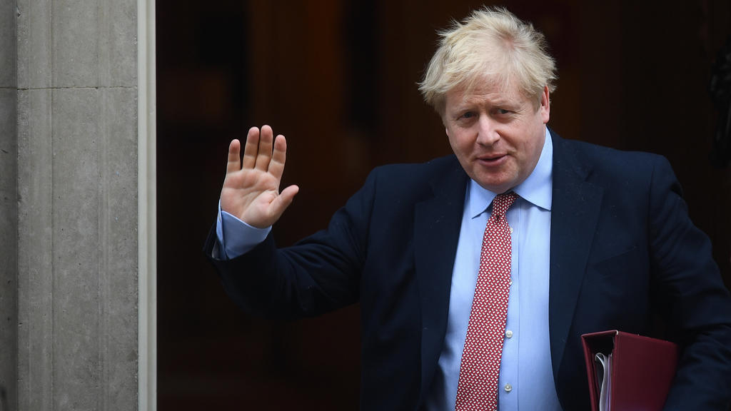 ARCHIV - 25.03.2020, Großbritannien, London: Boris Johnson, Premierminister von Großbritannien, verlässt Downing Street. Der britische Premierminister Boris Johnson will nach seiner Covid-19-Erkrankung die Amtsgeschäfte wieder aufnehmen. Foto: Victor