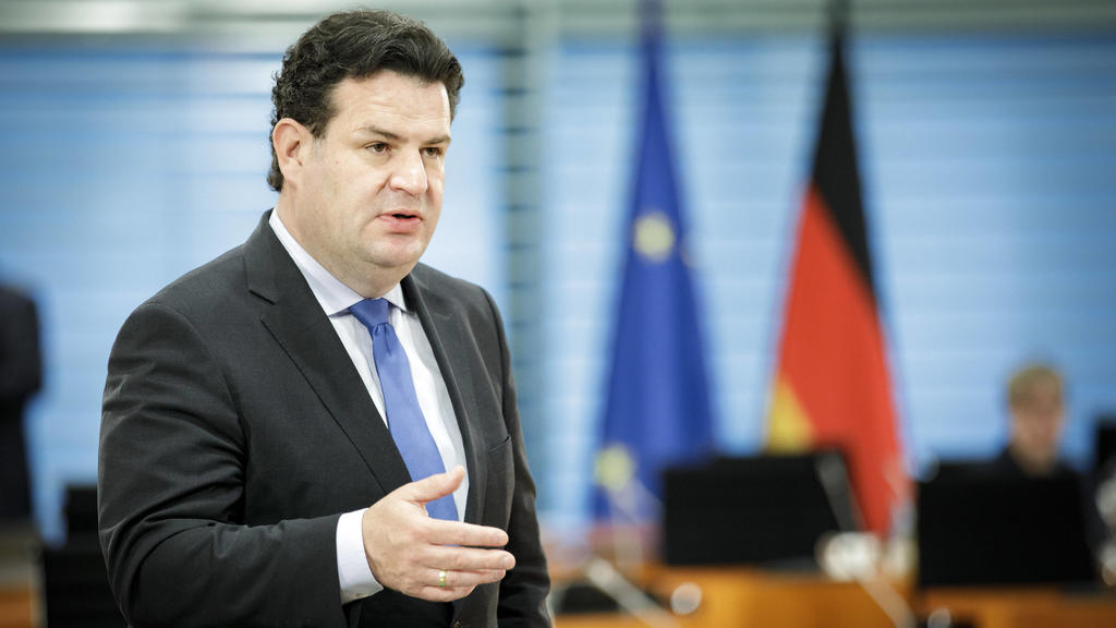 Bundesarbeitsminister Hubertus Heil, SPD, aufgenommen vor Beginn einer Kabinettssitzung im Bundeskanzleramt Berlin, 29.04.2020. Berlin Deutschland *** Federal Minister of Labour Hubertus Heil, SPD, recorded before the start of a cabinet meeting in th