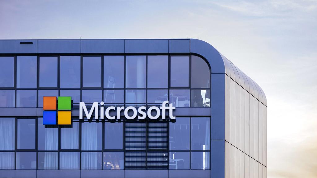 Logo der Microsoft Corporation am Sitz der Microsoft Deutschland GmbH im Rheinauhafen. Köln, 26.08.2019 *** Logo of the Microsoft Corporation at the headquarters of Microsoft Deutschland GmbH in Rheinauhafen Cologne, 26 08 2019 Foto:xC.xHardtx/xFutu