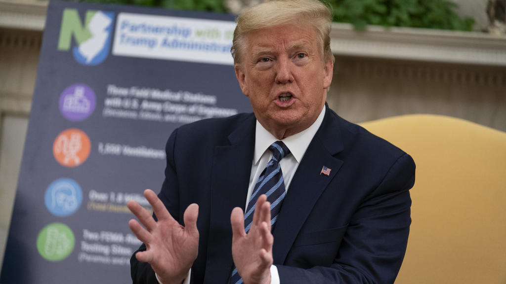 30.04.2020, USA, Washington: Donald Trump, Präsident der USA, spricht während eines Treffens mit dem Gouverneur von New Jersey zu den aktuellen Entwicklungen in der Corona-Krise, im Oval Office des Weißen Hauses. Foto: Evan Vucci/AP/dpa +++ dpa-Bildf