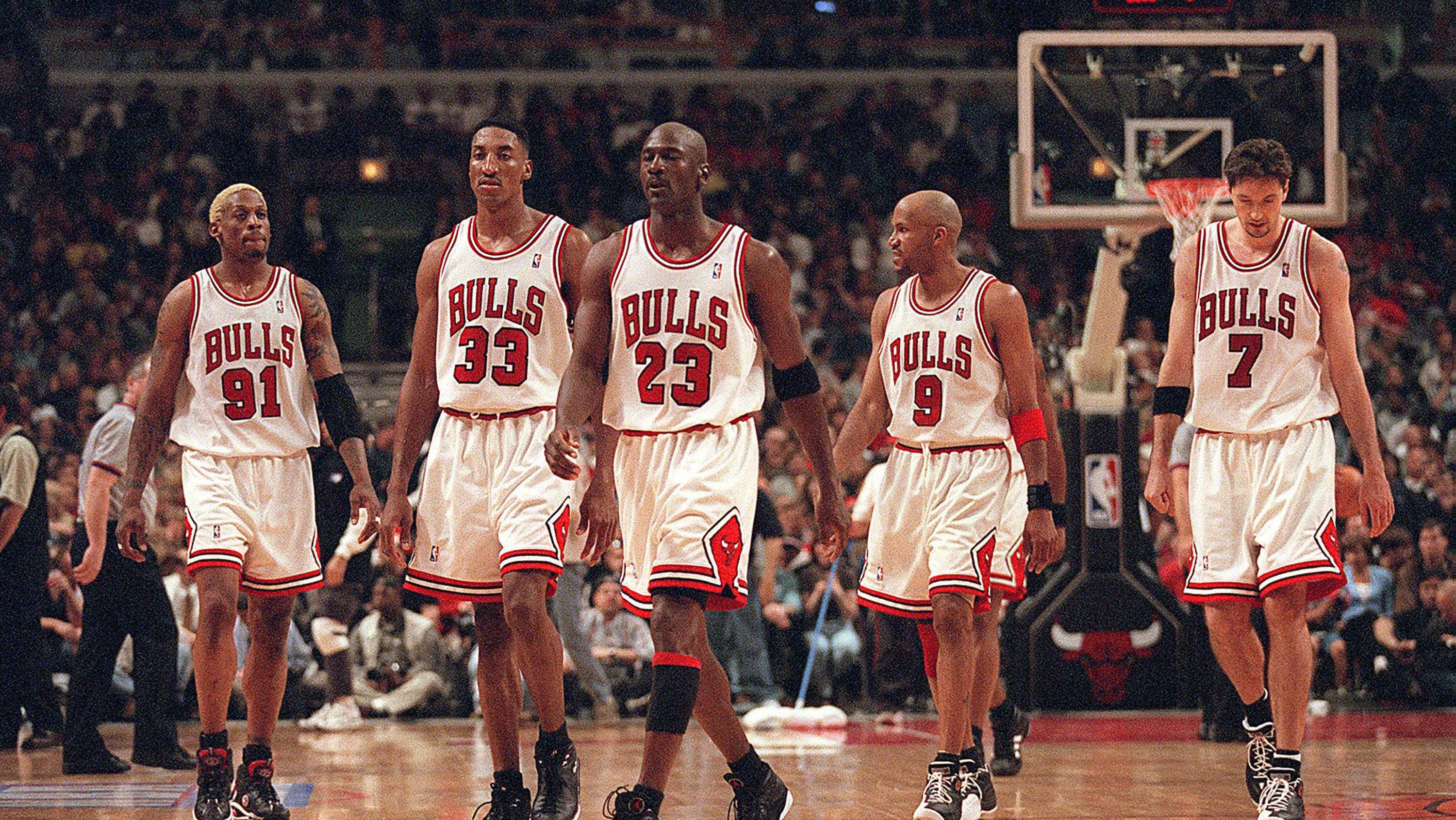 April 24, 1998 - Chicago, IL, USA - From left, Dennis Rodman, Scottie Pippen, Michael Jordan, Ron Harper and Toni Kukoc were big parts of Bulls teams that won three straight NBA Basketball Herren USA titles from 1996 to 1998. Jordan and Pippen were m