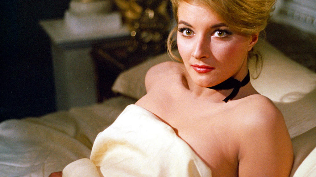 Daniela Bianchi weiß in „Liebesgrüße aus Moskau“ nicht, dass nebenan das Wasser in der Badewanne einläuft