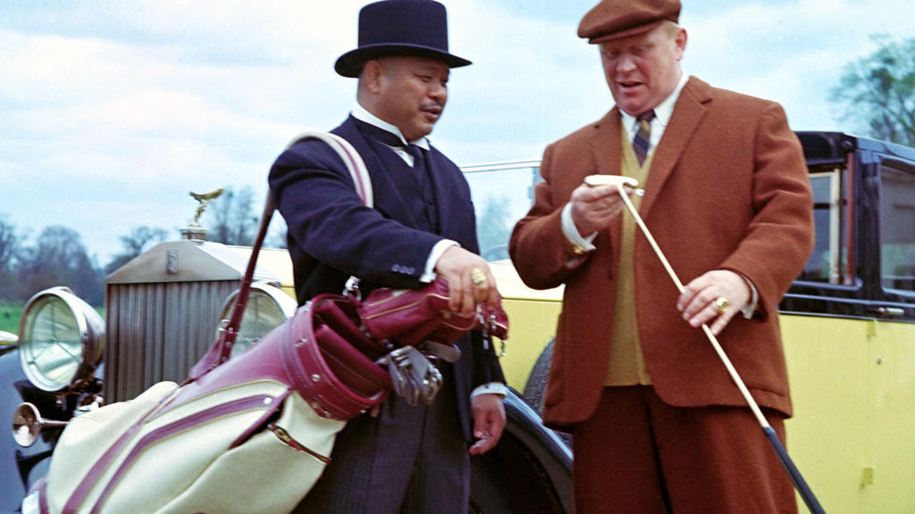 Oddjob (l.) ist Auric Goldfingers Leib- und Magen-Henchman