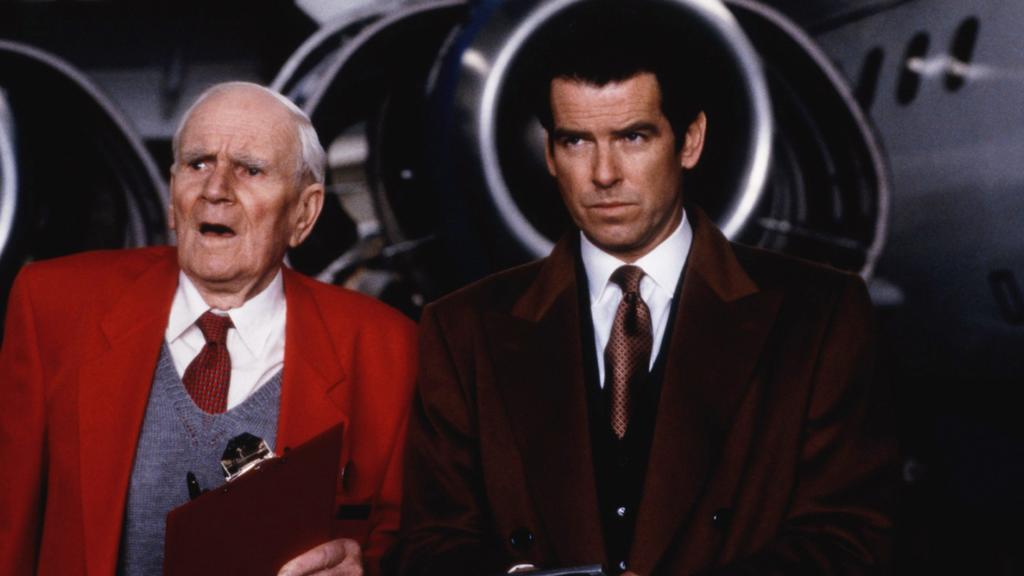Q (Desmond Llewelyn) und James Bond (Pierce Brosnan)