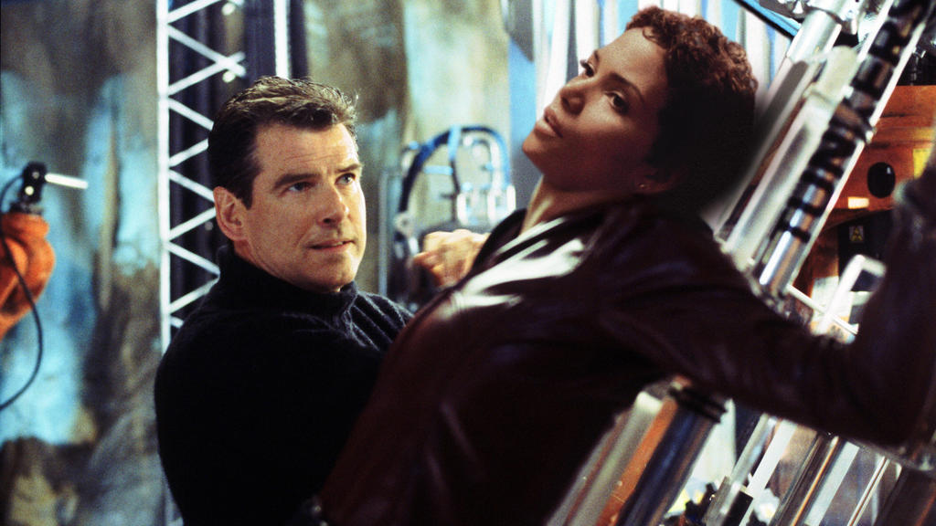 Pierce Brosnan und Halle Berry in "James Bond 007 – Stirb an einem anderen Tag" aus dem Jahr 2002