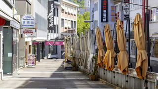  DEU, Deutschland, Baden-Württemberg, Stuttgart, 24.04.2020: Auswirkungen der Corona-Krise: Restaurants und Gaststätten sind geschlossen. *** DEU, Germany, Baden Württemberg, Stuttgart, 24 04 2020 Effects of the corona crisis Restaurants and catering facilities are closed